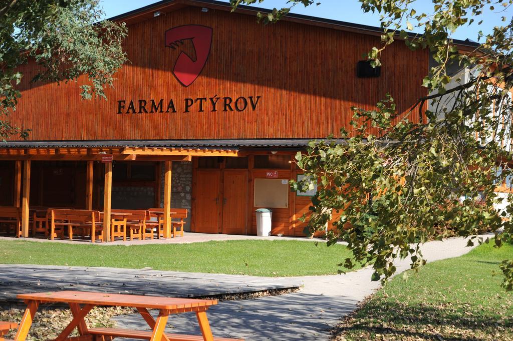 Hotel Farma Ptyrov Mnichovo Hradiště Exterior foto