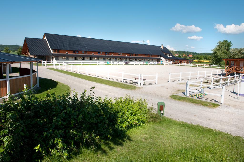 Hotel Farma Ptyrov Mnichovo Hradiště Exterior foto