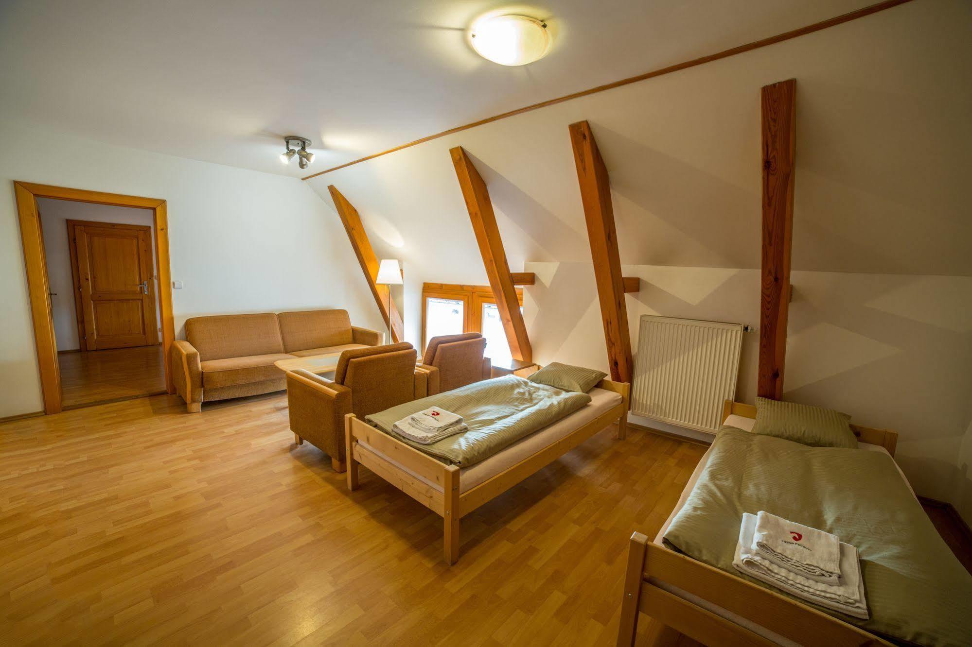 Hotel Farma Ptyrov Mnichovo Hradiště Exterior foto