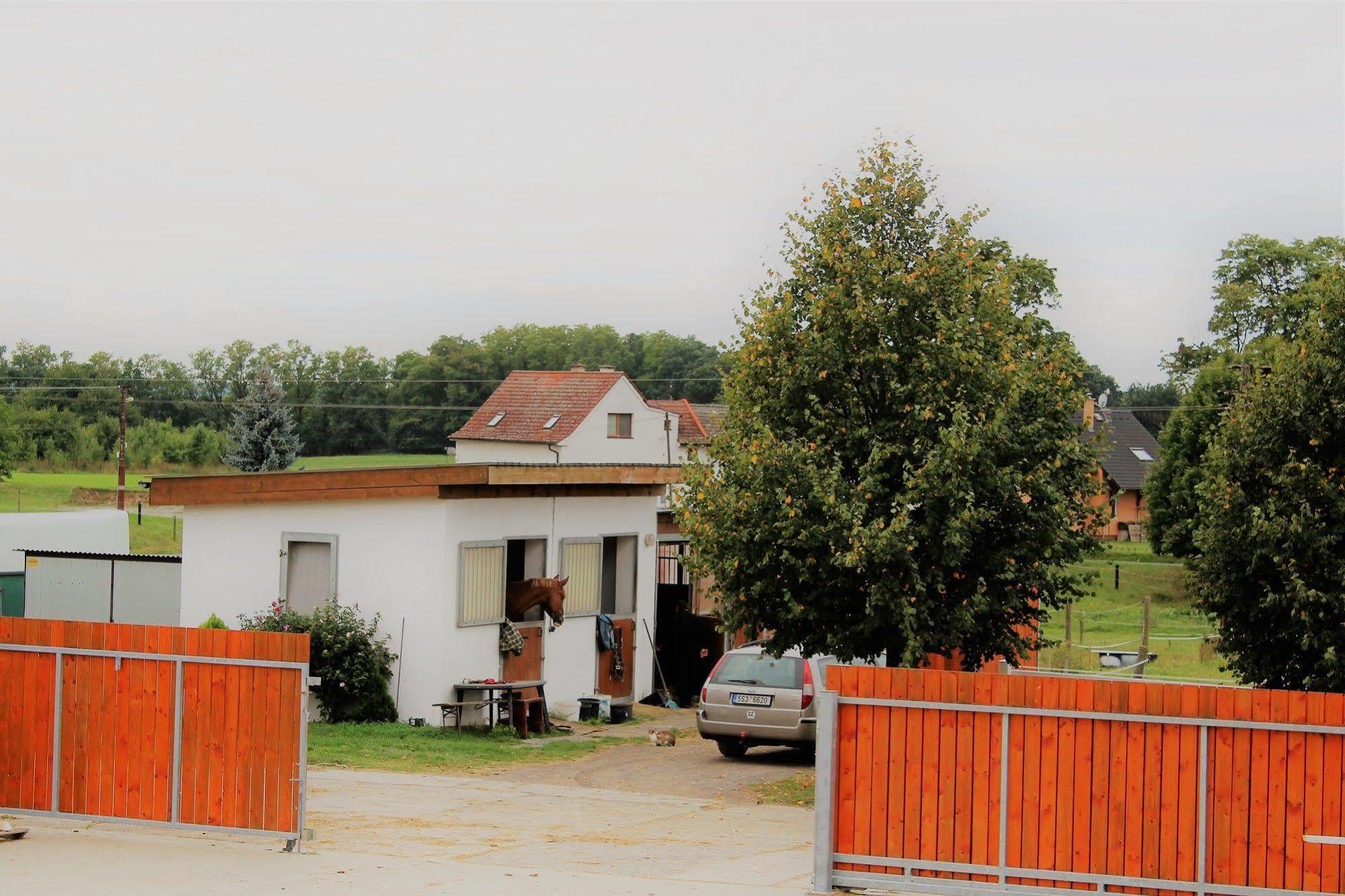 Hotel Farma Ptyrov Mnichovo Hradiště Exterior foto